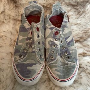 Women’s Camo Blowfish slip on sneaker!